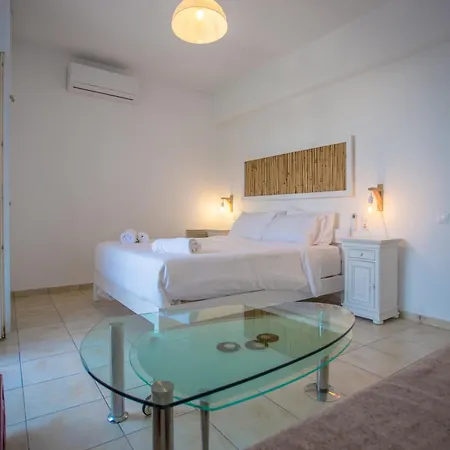 Francis بانورموس ميكونو