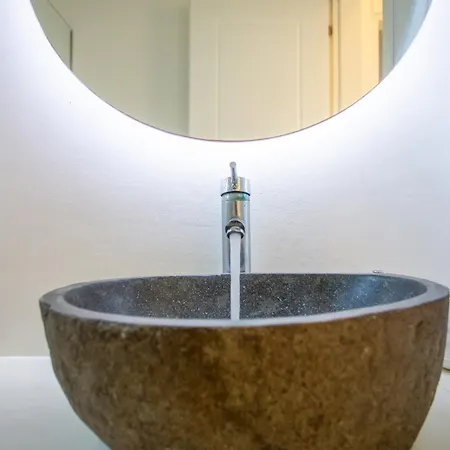 Francis 帕诺尔莫斯米科诺斯